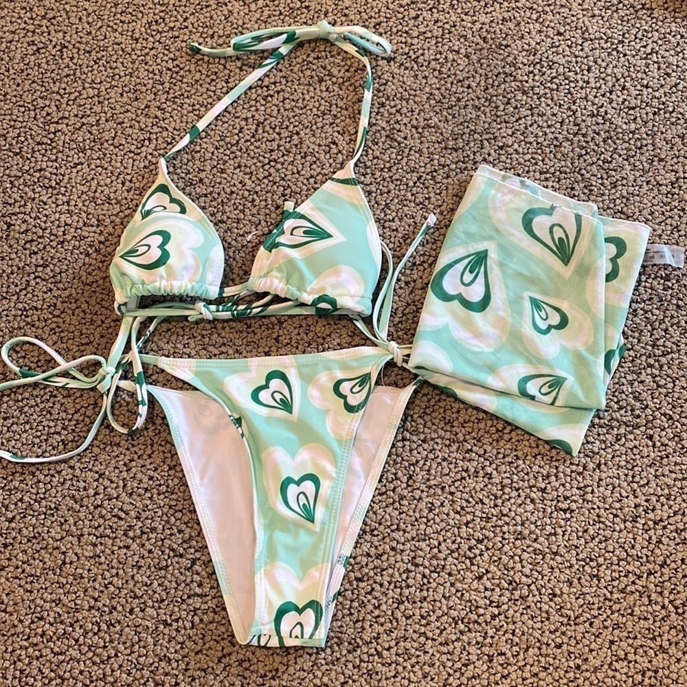 NWOT 3 Piece Green Heart 💚 String Bikini Set Size Small
